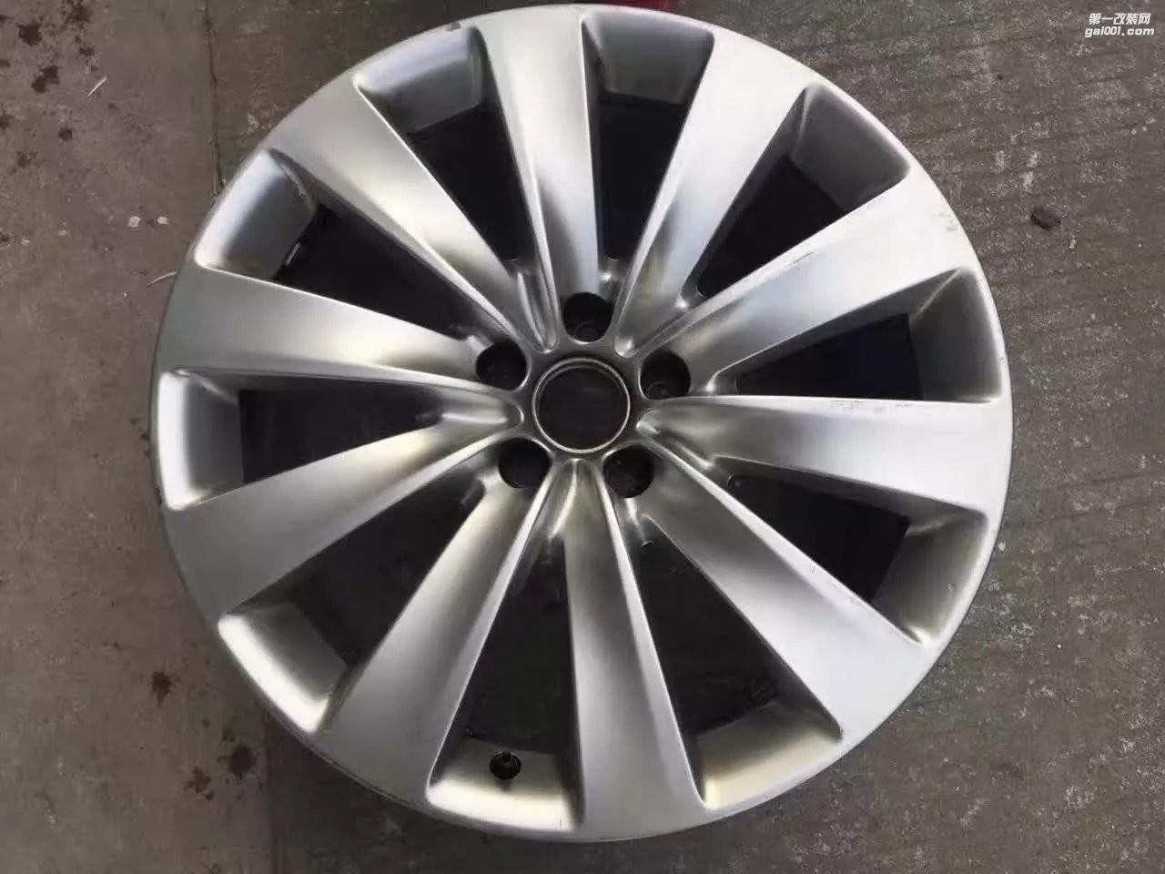 大眾 輝騰 19*8.5J ET38 5X112 二手一套