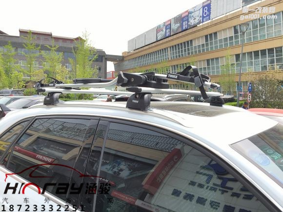 Audi Q3 安裝靈動(dòng)800黑色車(chē)頂箱+598自行車(chē)架 奧迪Q3安裝拓樂(lè)行李箱