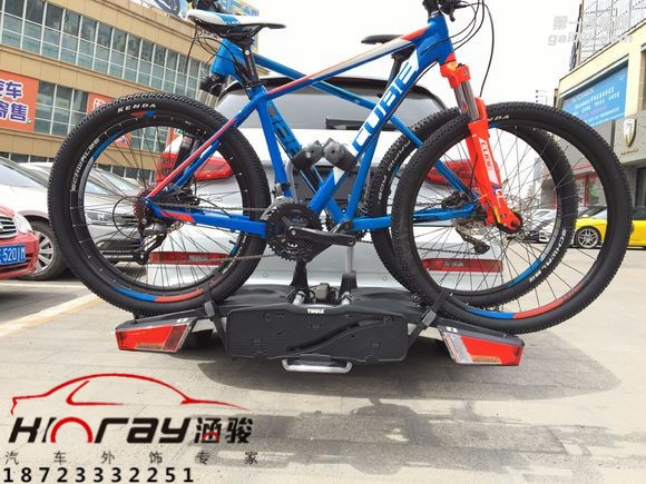 Audi Q3 安裝靈動(dòng)800黑色車(chē)頂箱+598自行車(chē)架 奧迪Q3安裝拓樂(lè)行李箱