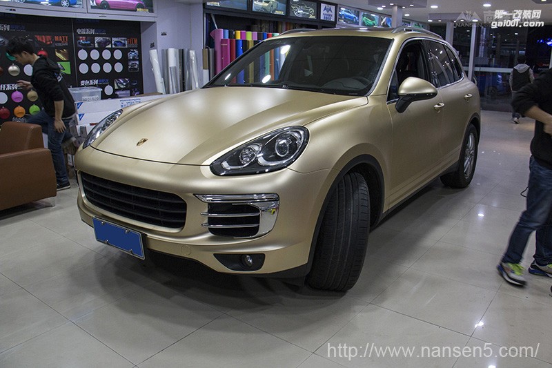 保時捷卡宴車身改色貼膜案例展示-香檳金