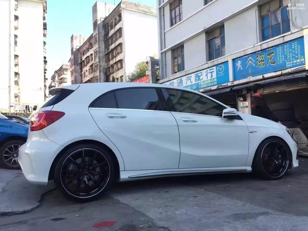 奔馳，換 RAYS G25 完工， 還是19寸帥。。