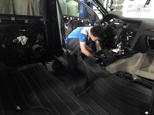 奧迪Q7改裝全車真皮內(nèi)飾-車螞蟻汽車改裝俱樂部