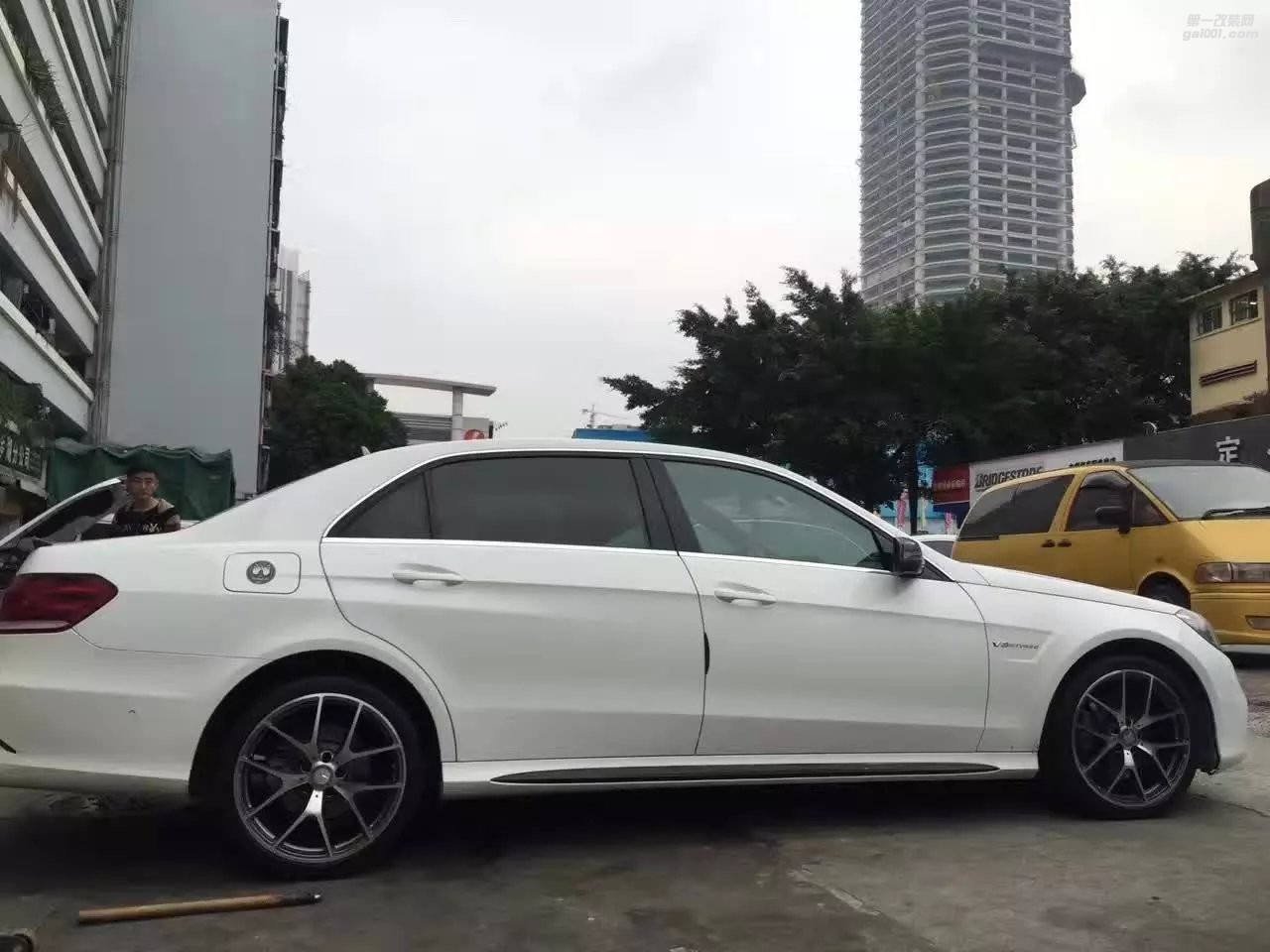 奔馳，上 C63 原裝 19寸、完工