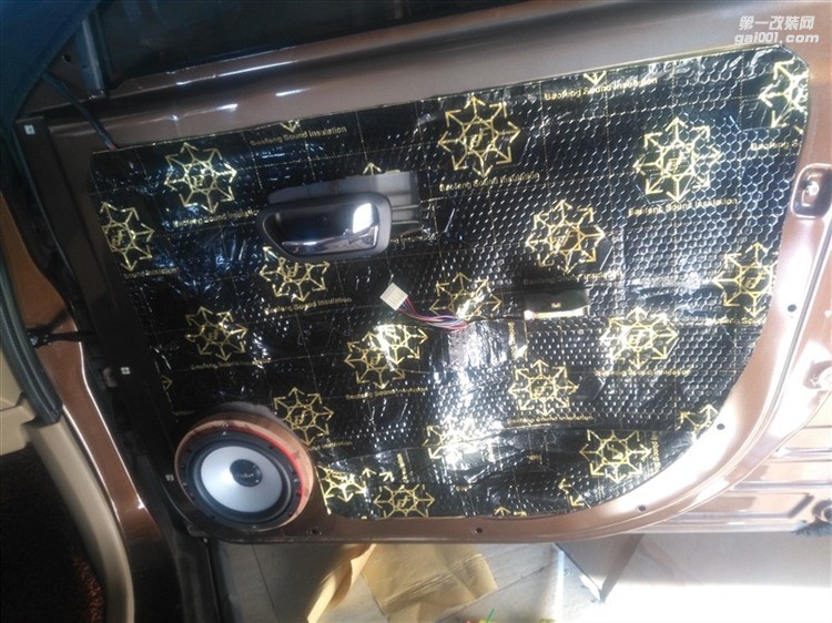 泉州山水專業(yè)汽車音響改裝 五菱宏光S音響隔音升級改裝