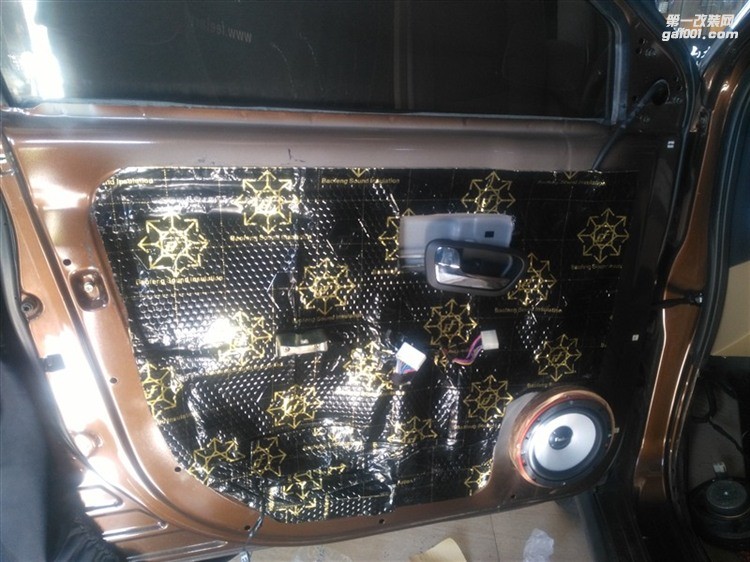 泉州山水專業(yè)汽車音響改裝 五菱宏光S音響隔音升級改裝