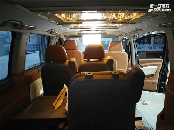 西安商務(wù)車內(nèi)飾改裝/杰歌房車之奔馳威霆－旅行車金典改裝案例