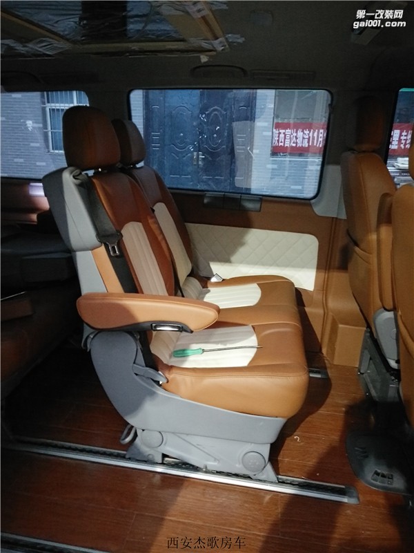 西安商務(wù)車內(nèi)飾改裝/杰歌房車之奔馳威霆－旅行車金典改裝案例