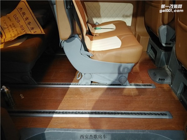 西安商務(wù)車內(nèi)飾改裝/杰歌房車之奔馳威霆－旅行車金典改裝案例