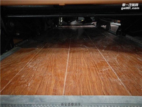 西安商務(wù)車內(nèi)飾改裝/杰歌房車之奔馳威霆－旅行車金典改裝案例