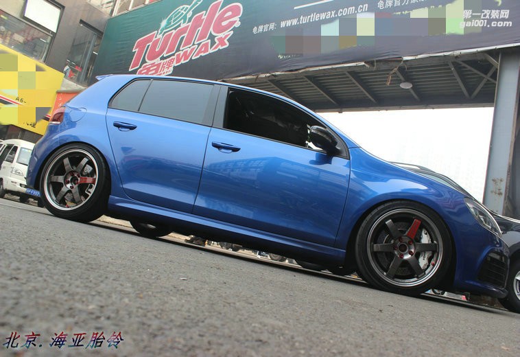 海亞：高爾夫R GTI 所搭配 RAYS TE37SL 的經(jīng)典 紅標銀標綠標
