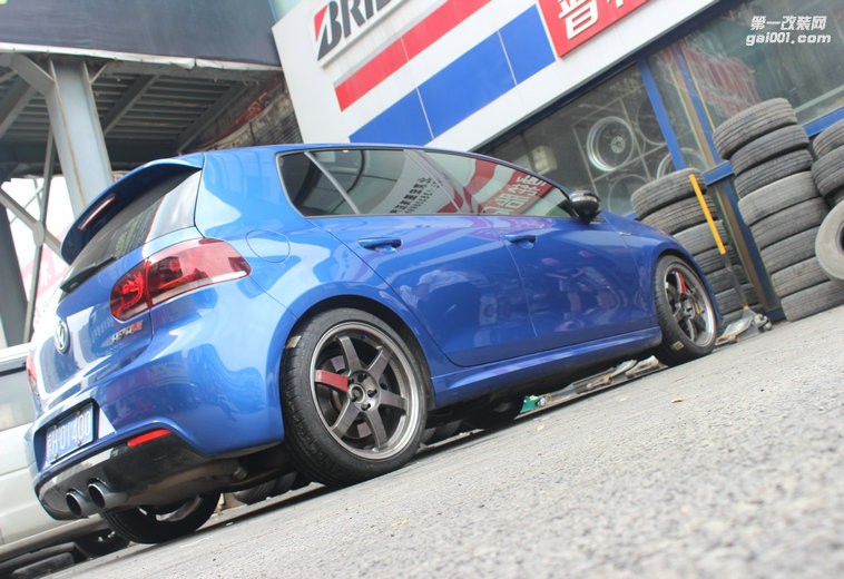 海亞：高爾夫R GTI 所搭配 RAYS TE37SL 的經(jīng)典 紅標銀標綠標