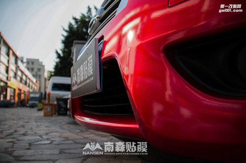 日產(chǎn)軒逸車身改色案例-極光紅 南森汽車改色出口