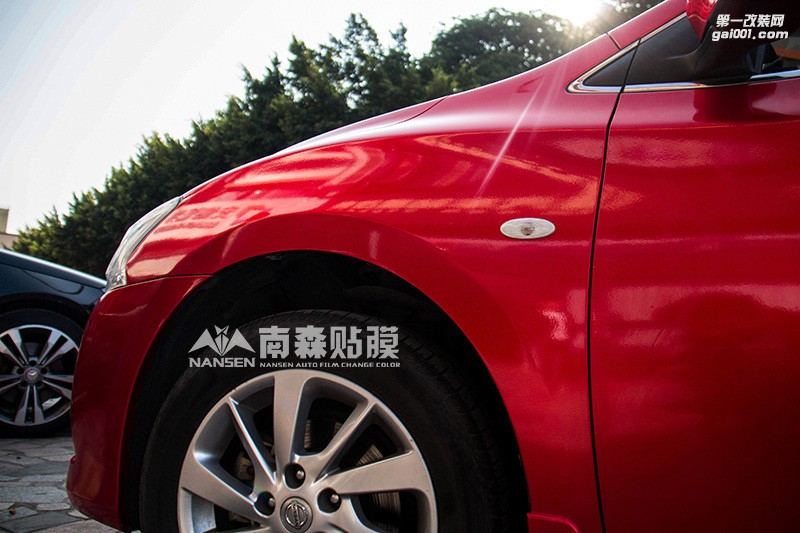 日產(chǎn)軒逸車身改色案例-極光紅 南森汽車改色出口