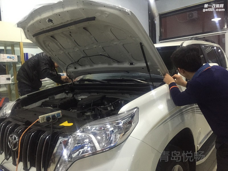 青島豐田普拉多貼透明保護(hù)車衣 青島汽車隱形車衣保護(hù)膜