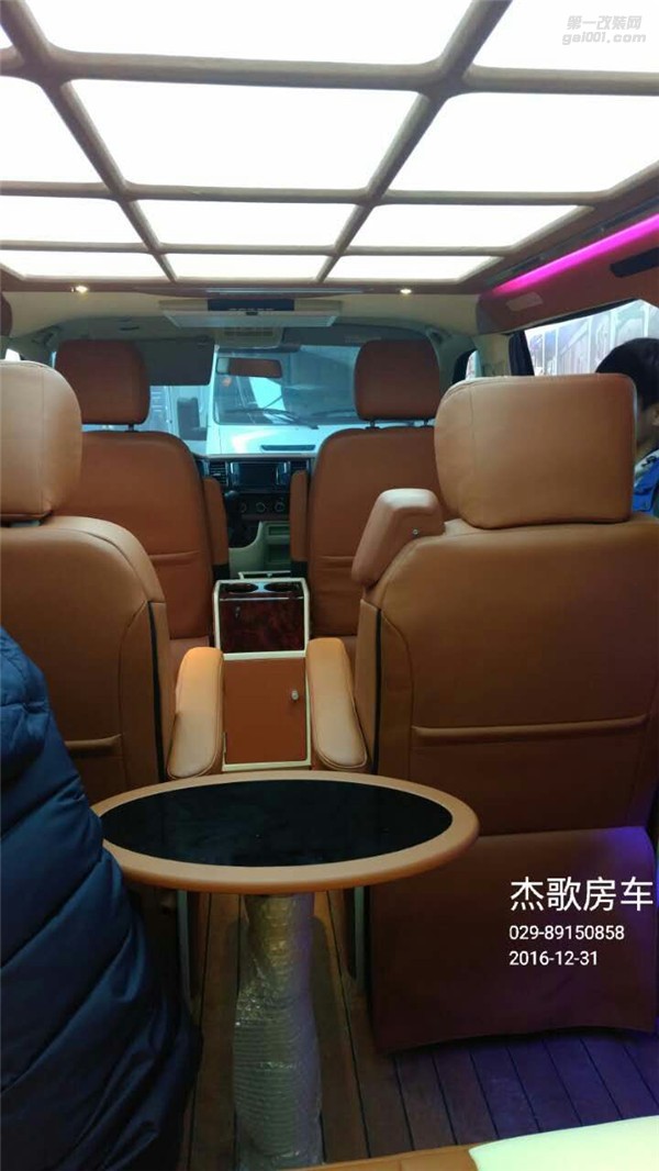 西安商務(wù)車內(nèi)飾改裝/杰歌房車之大眾凱路威經(jīng)典內(nèi)飾