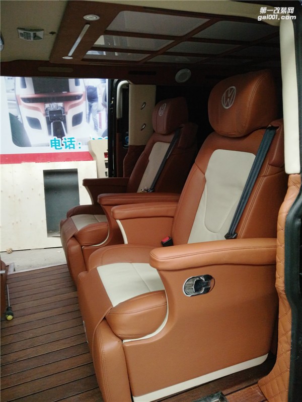 西安商務(wù)車內(nèi)飾改裝/杰歌房車之大眾凱路威經(jīng)典內(nèi)飾