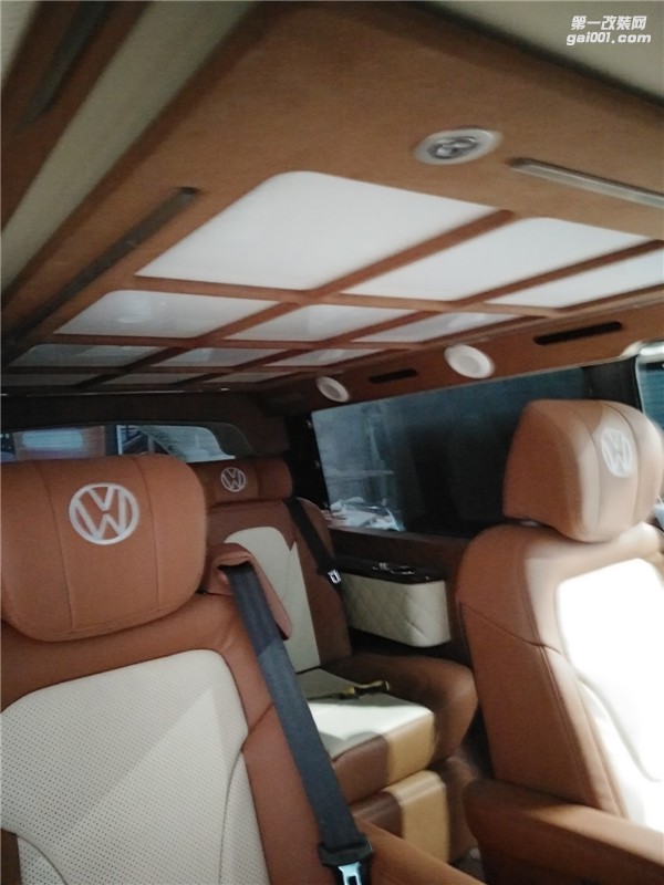 西安商務(wù)車內(nèi)飾改裝/杰歌房車之大眾凱路威經(jīng)典內(nèi)飾