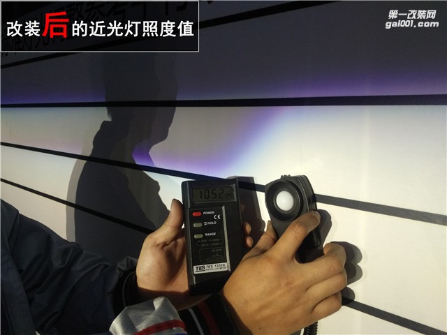 本田XRV升級(jí)Q5雙光透鏡 告別原車燈光昏暗不照路！——中山清風(fēng)車影燈改