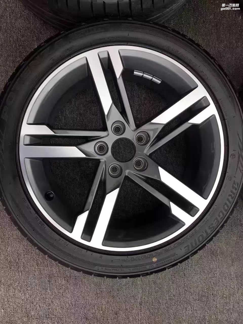 新車拆，奧迪 17款 A4 原廠 18寸x8J ET40 5×112