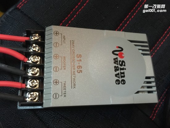 常州專(zhuān)業(yè)汽車(chē)音響改裝|福克斯汽車(chē)音響改裝升級(jí)英國(guó)正弦波|至上音樂(lè)