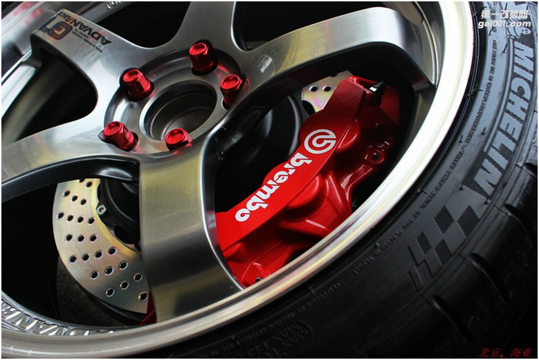 海亞：寶馬 3系 與 橫濱ADVAN GT 19寸的效果  brembo GT剎車套件 GT6 GT4 全原裝帶防偽卡