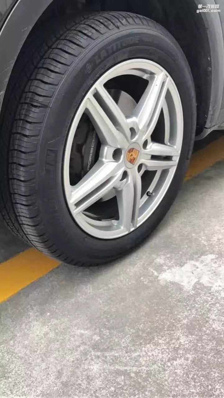 感謝老板回圖：卡宴 ，換原裝 19寸