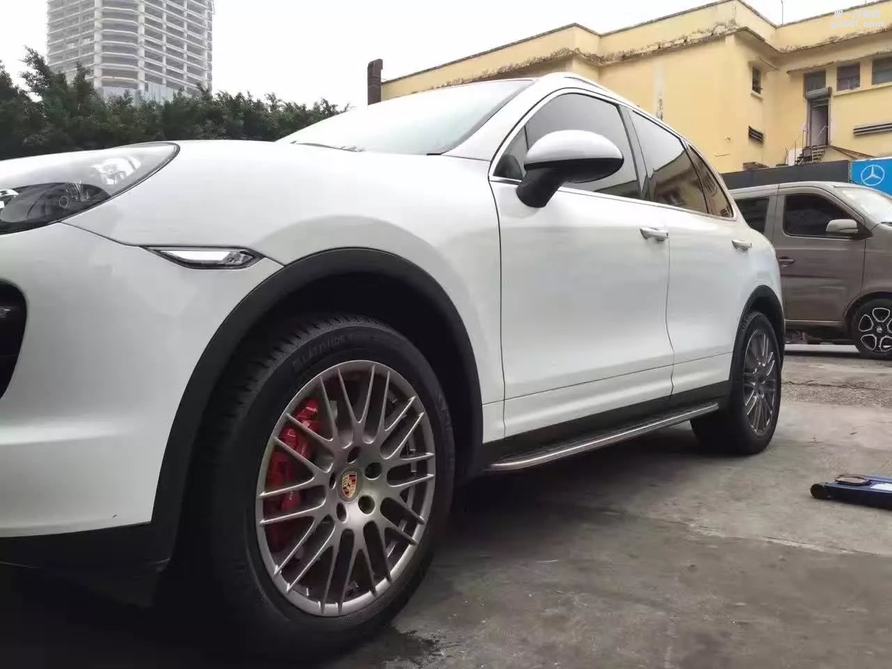 卡宴,換 原裝 RS 20寸,完工