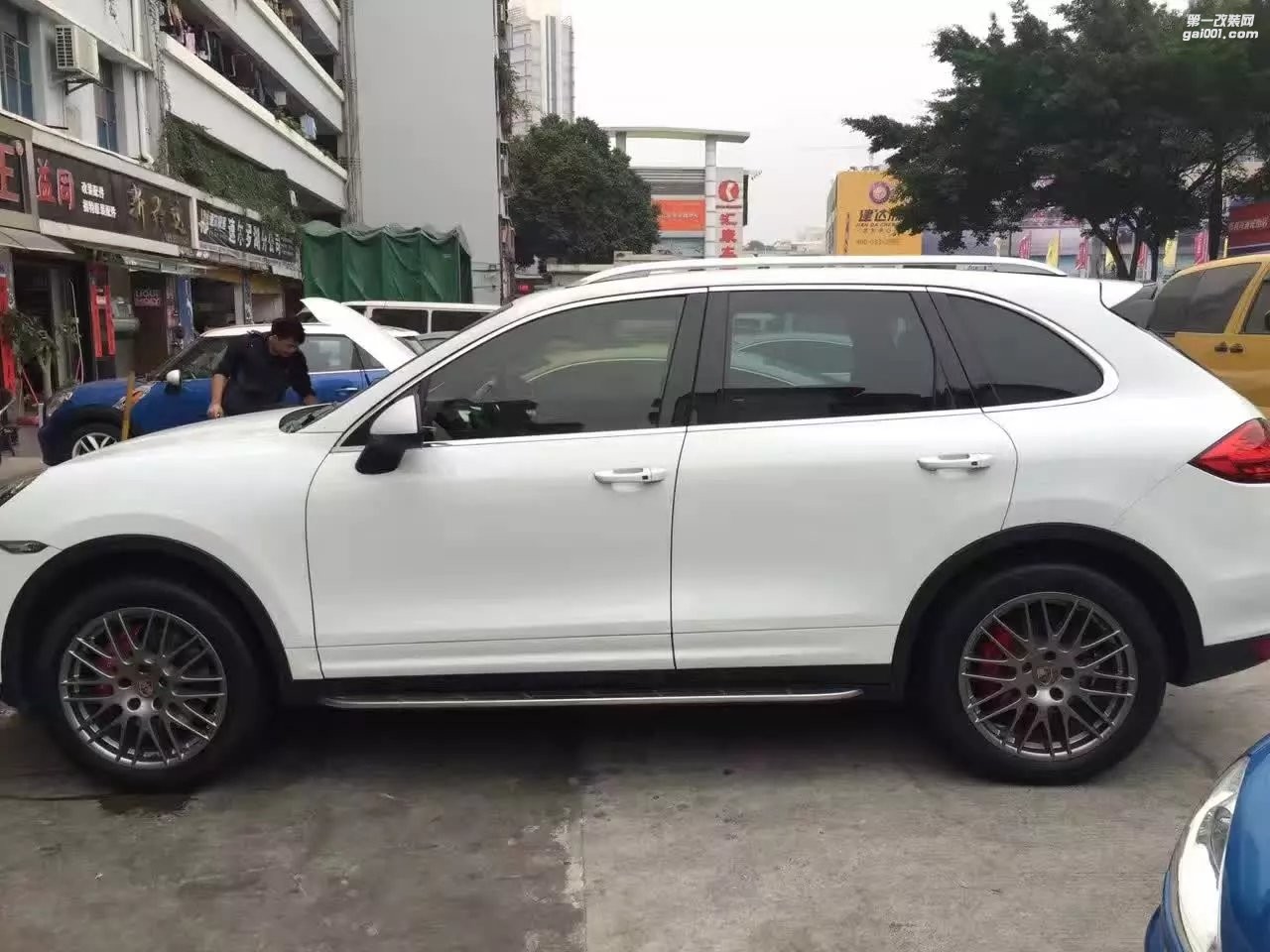 卡宴,換 原裝 RS 20寸,完工