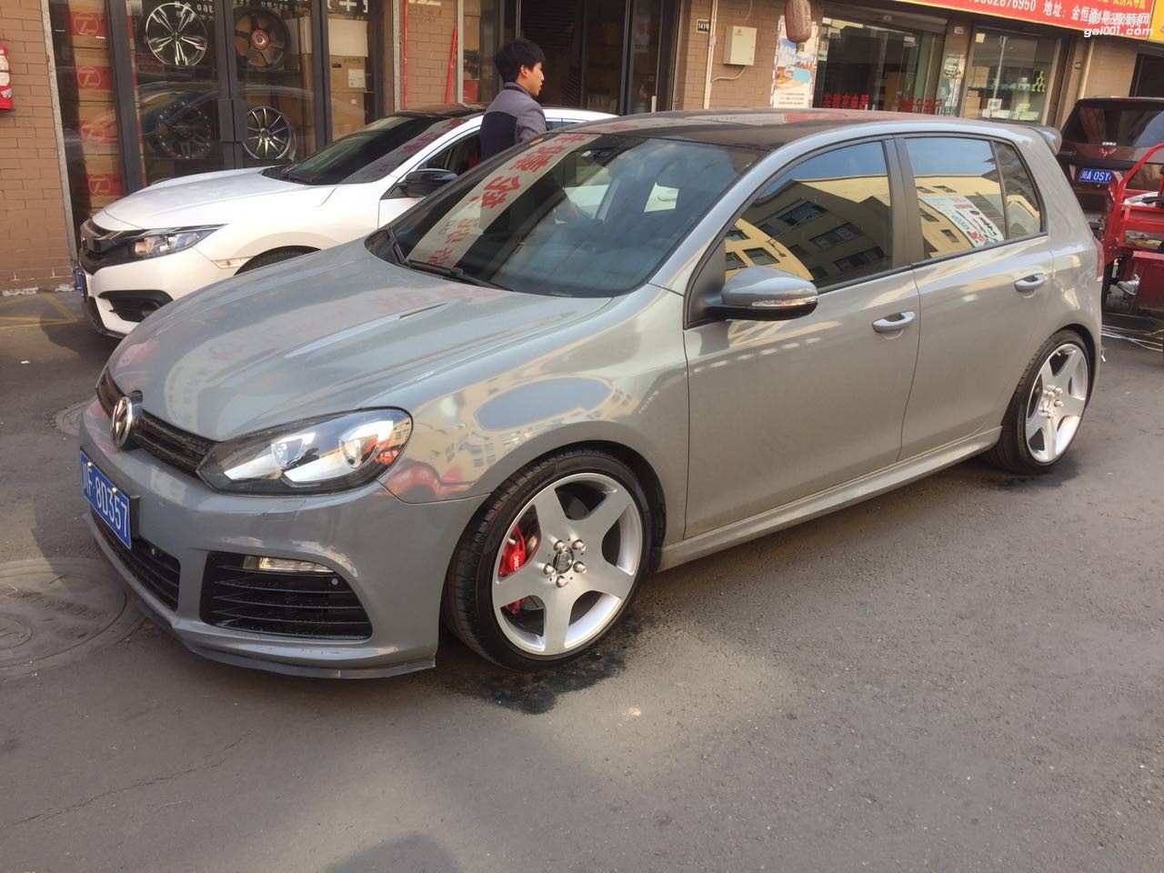 大眾GTI 升級(jí)18寸私人定制鍛造輪轂 BLOX鍛造螺帽
