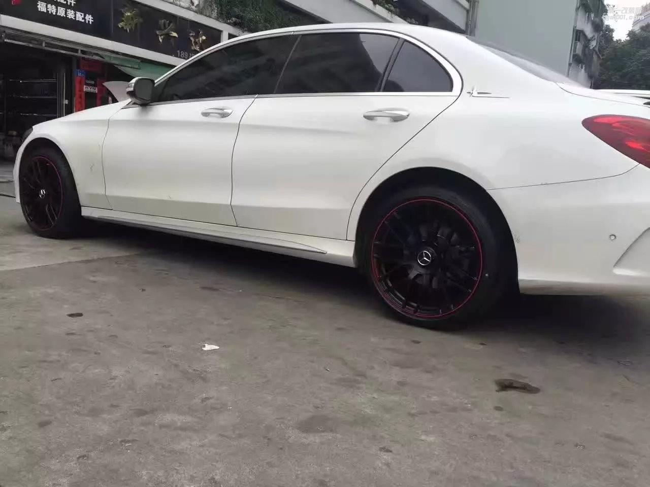 奔馳C，裝 C63S．19寸 原裝 AMG 鍛造 、完工！  高大上了！