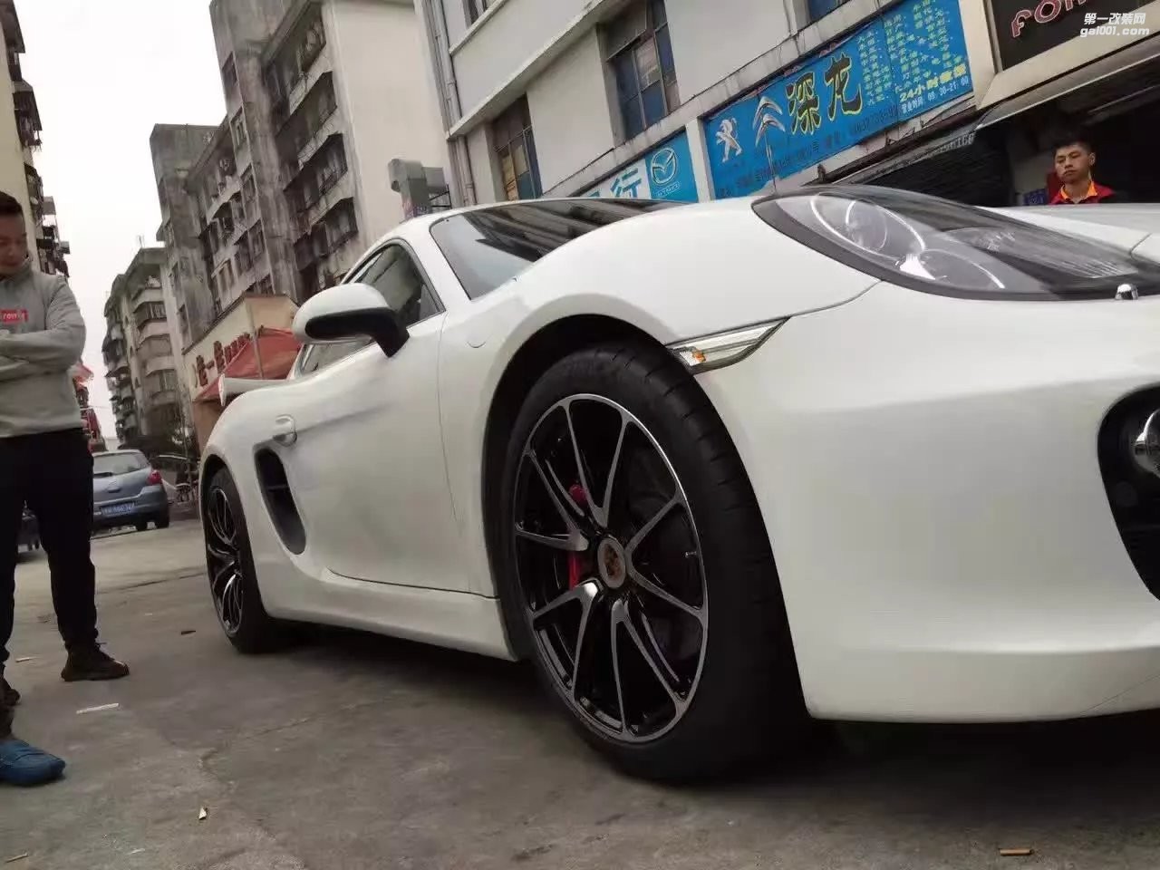 保時捷 完工，上 TWS 19寸 限量版   帥呆了！