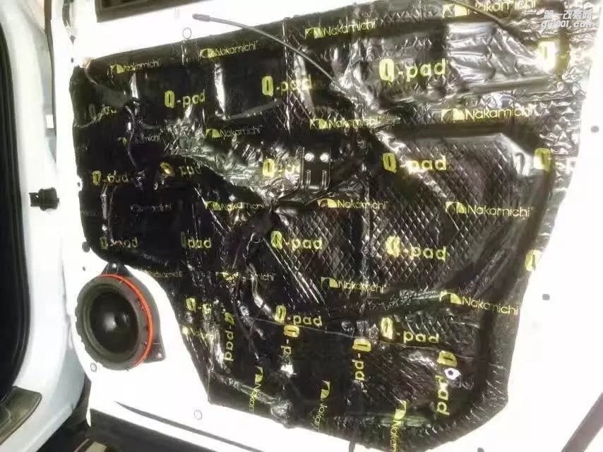 南寧汽車音響改裝－奇瑞瑞虎7音響改裝德國(guó)ＲＳ音符喇叭+中道隔音