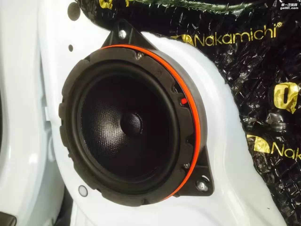 南寧汽車音響改裝－奇瑞瑞虎7音響改裝德國(guó)ＲＳ音符喇叭+中道隔音