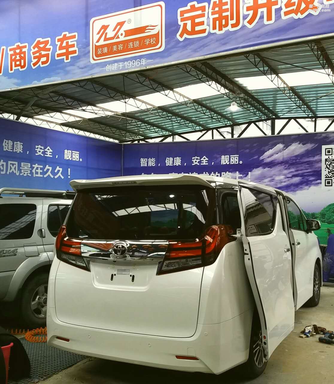 豐田埃爾法商務(wù)車內(nèi)飾游艇地板改裝