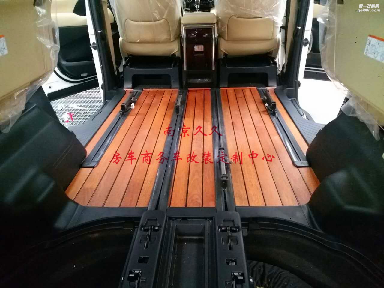 豐田埃爾法商務(wù)車內(nèi)飾游艇地板改裝