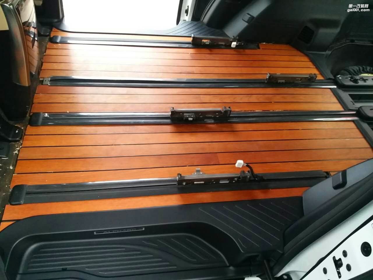豐田埃爾法商務(wù)車內(nèi)飾游艇地板改裝