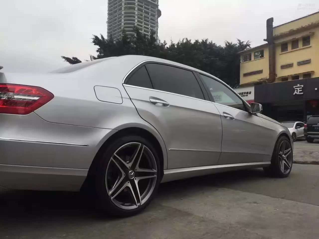 奔馳，裝 19寸 AMG 完工！