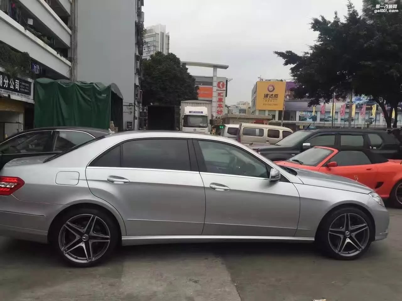 奔馳，裝 19寸 AMG 完工！