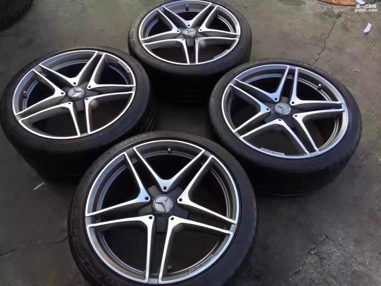 奔馳，裝 19寸 AMG 完工！