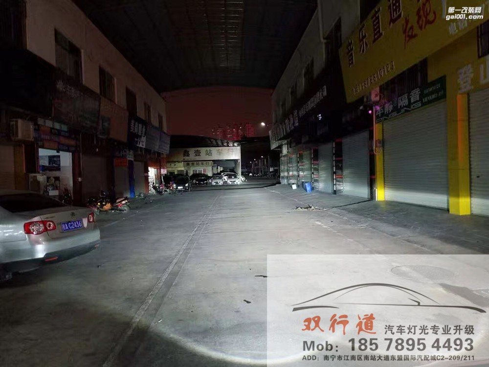 【南寧雙行道車燈】-今天的最后一波