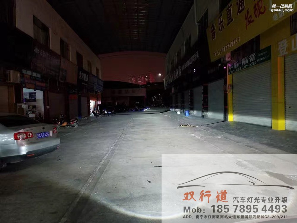 【南寧雙行道車燈】-今天的最后一波