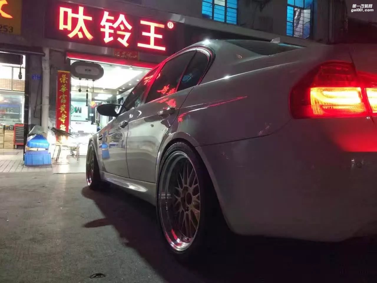 寶馬，裝20寸  BBS  LM  完工！