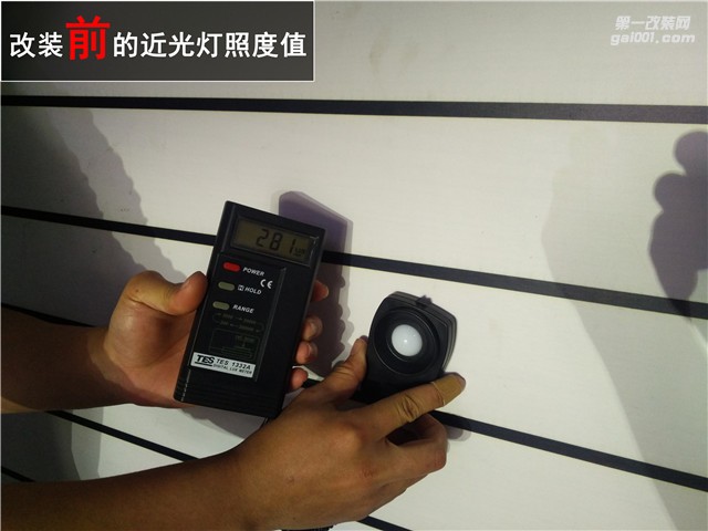 豐田普拉多改裝 霸道升級(jí)海拉五雙光透鏡 飛利浦XV氙氣燈——中山清風(fēng)車影燈改