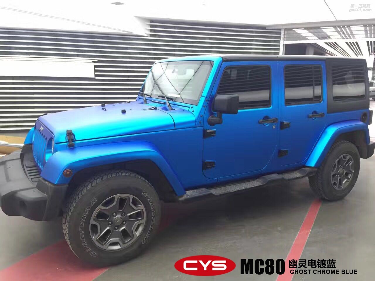 南昌改色 吉普牧馬人幽靈電鍍藍(lán)車(chē)身改色貼膜