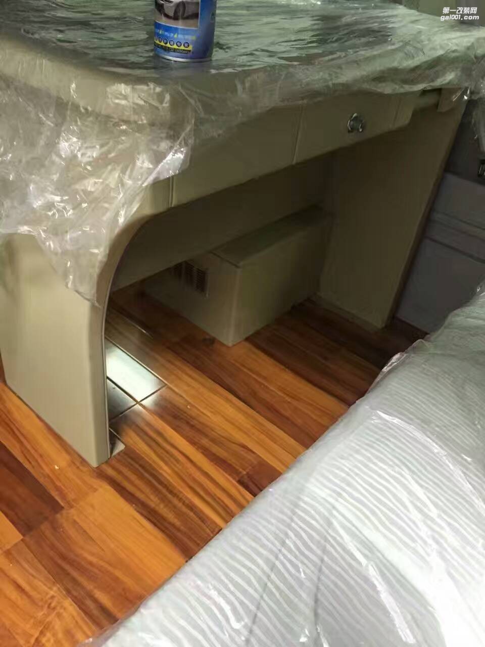 海獅改裝木地板辦工桌