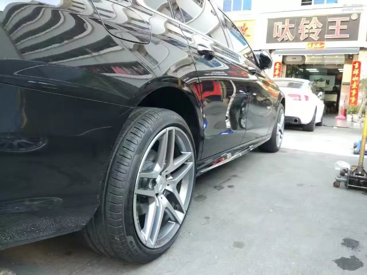 奔馳，換 原裝 19寸 AMG 完工！