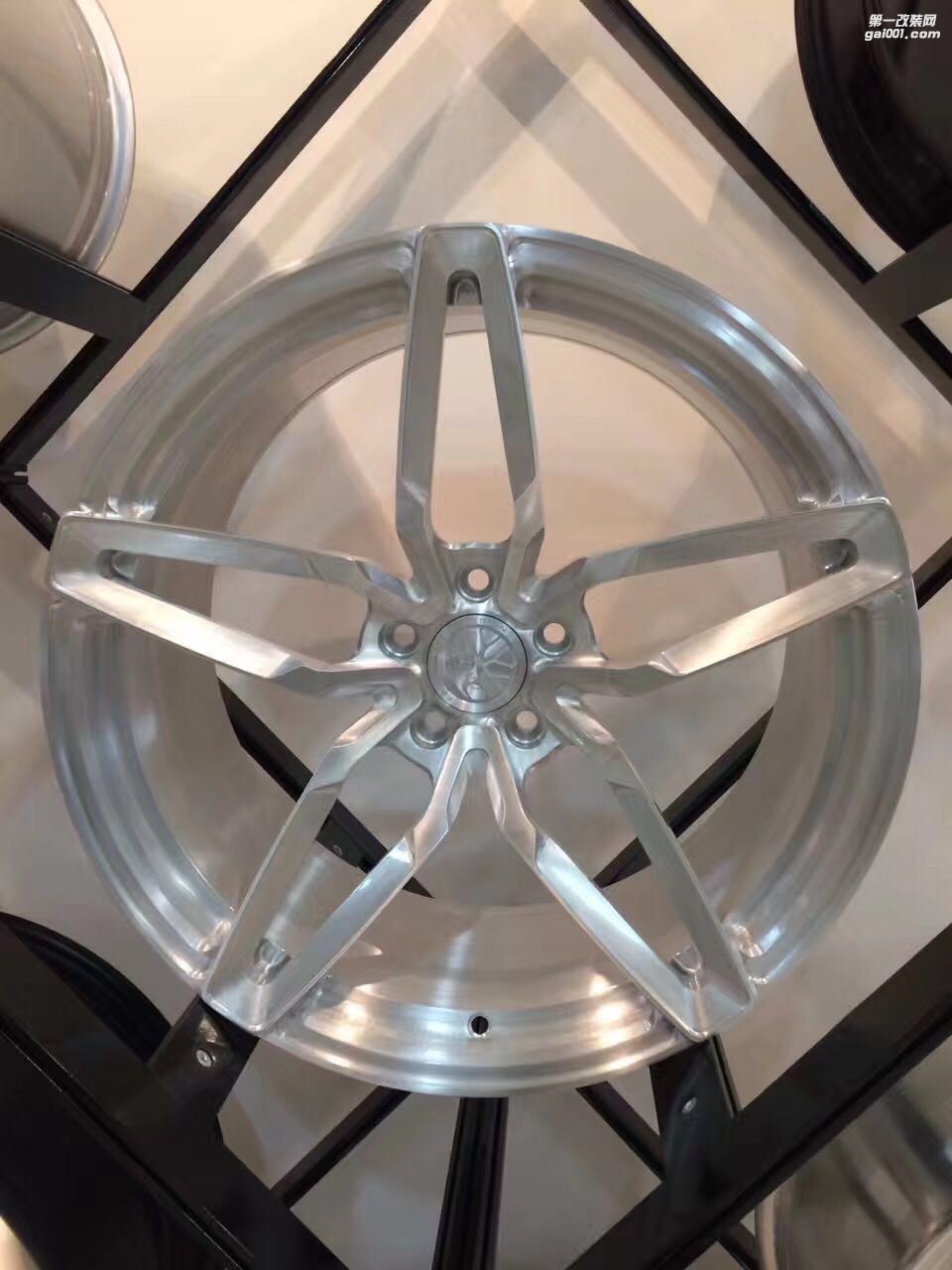 Facewheels FW104，原創(chuàng)單片鍛造系列