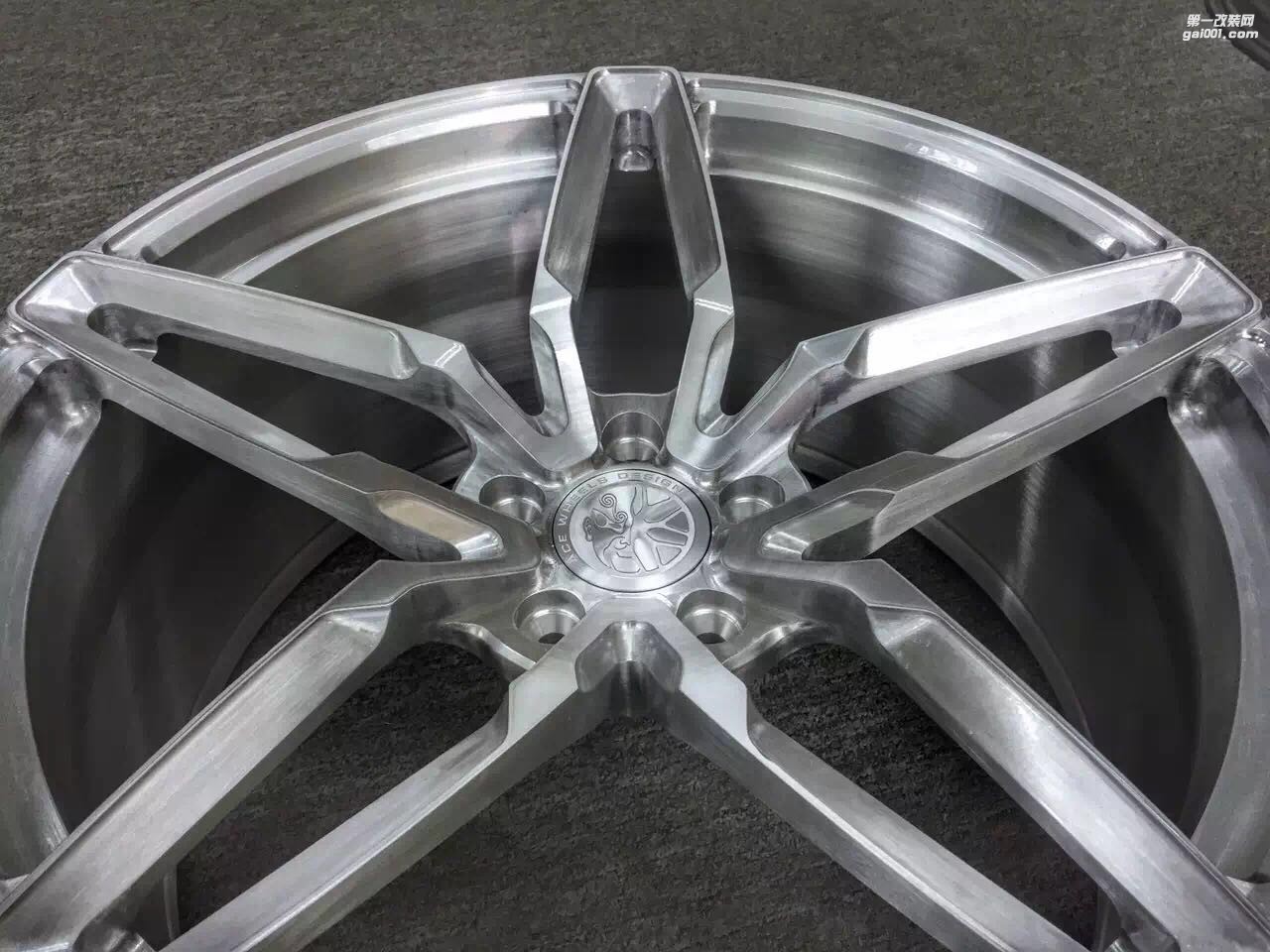 Facewheels FW104，原創(chuàng)單片鍛造系列
