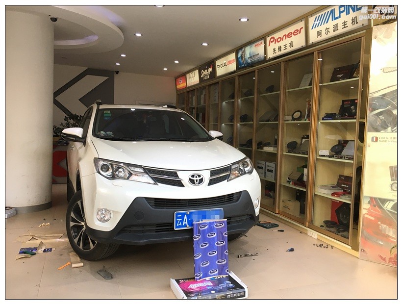 昆明隔音降噪,豐田RAV4四輪翼子板大能隔音止振降胎噪!