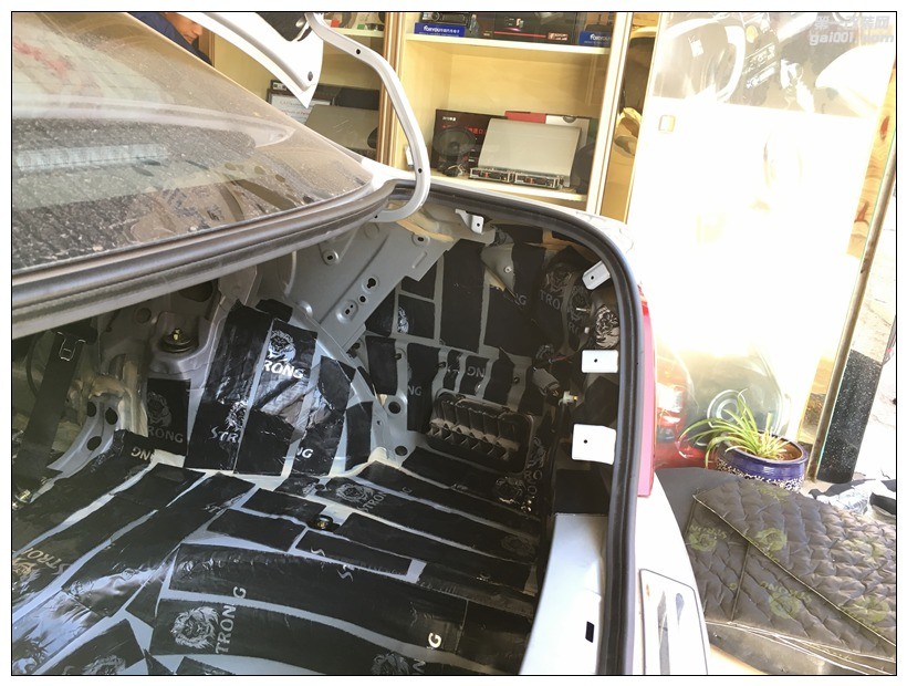 昆明汽車隔音降噪,比亞迪速銳全車獅龍頂級(jí)隔音降噪——云南先望出品